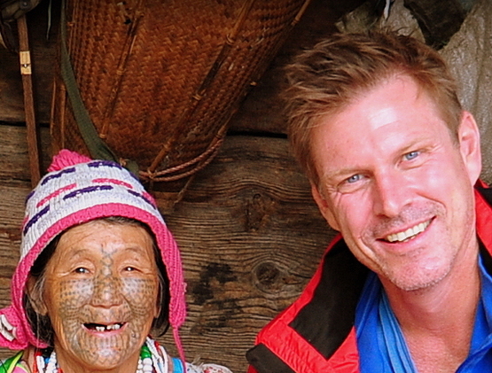 Adrian Bottomley with local Drung lady, Yunnan. Adrian Bottomley | Whistling Arrow
