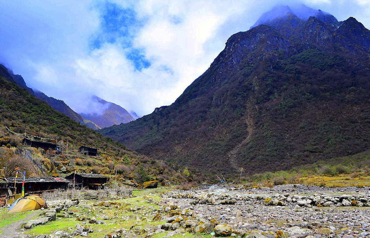 The remote hamlet of Thudam, eastern Nepal 2018 Expeditionary Trek | Nepal | Whistling Arrow
