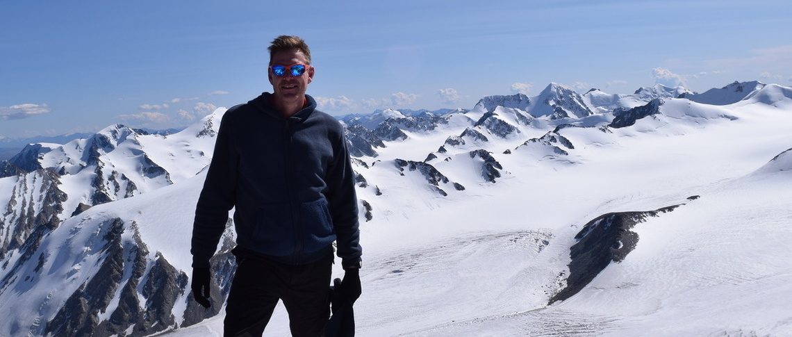 Yours truly in the Mongolian Altai atop one of the 4000m peaks along the border with China. The feared sleeping giant is in the background.. 