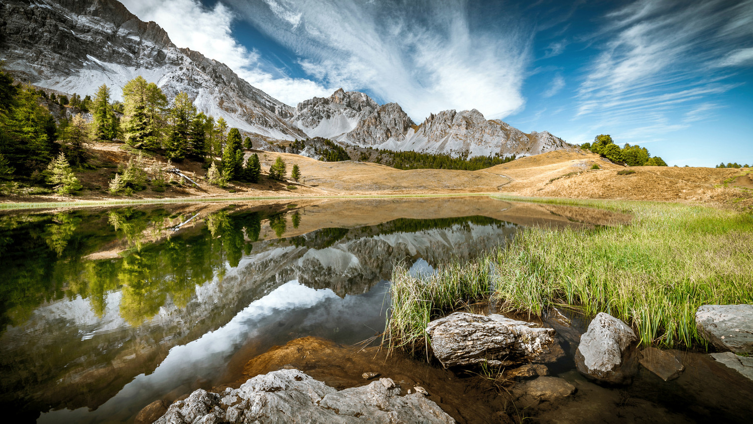 Best Autumn Trek In Haute-Alpes | Whistling Arrow